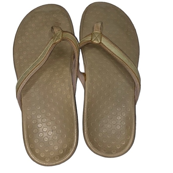 Vionic flip flops size 11 - Picture 1 of 6